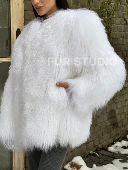 Шуба белая из меха ламы без воротника - фото 1