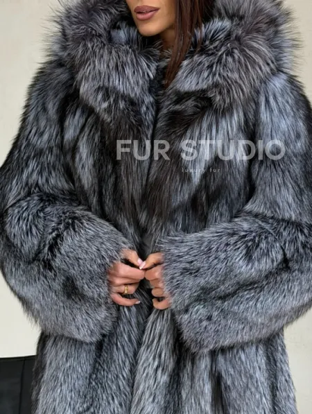 Шуба из натурального меха чернобурки с капюшоном - фото 1
