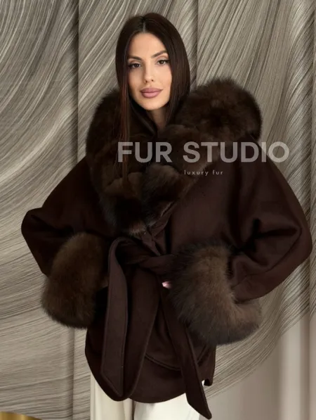 Пальто с мехом песца под соболь - фото 0