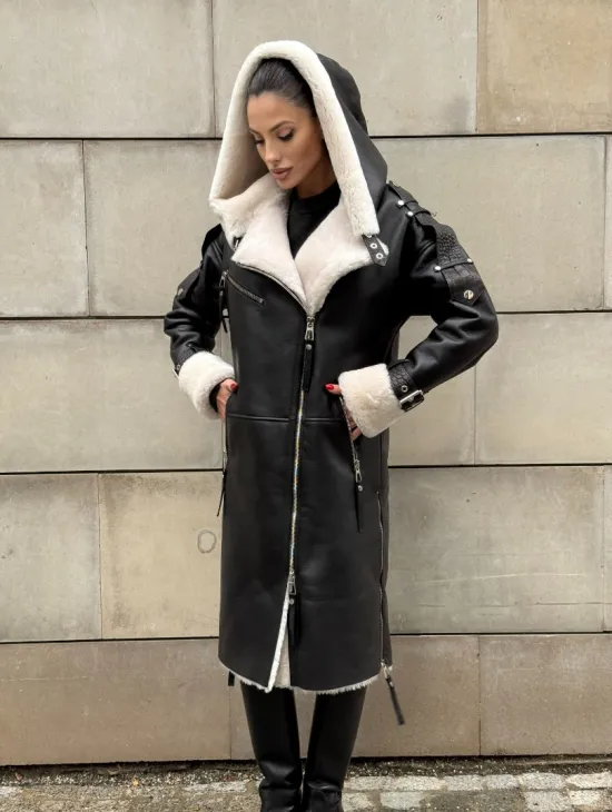 Черная удлиненная дубленка авиатор  с капюшоном на белой овчине - фото 9
