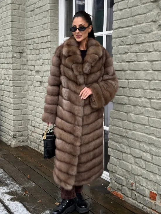 Длинная шуба из меха куницы - фото 8