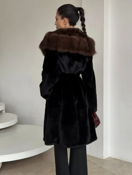 Шуба женская из норки PREMIUM с капюшоном кобра из меха куницы - фото 4