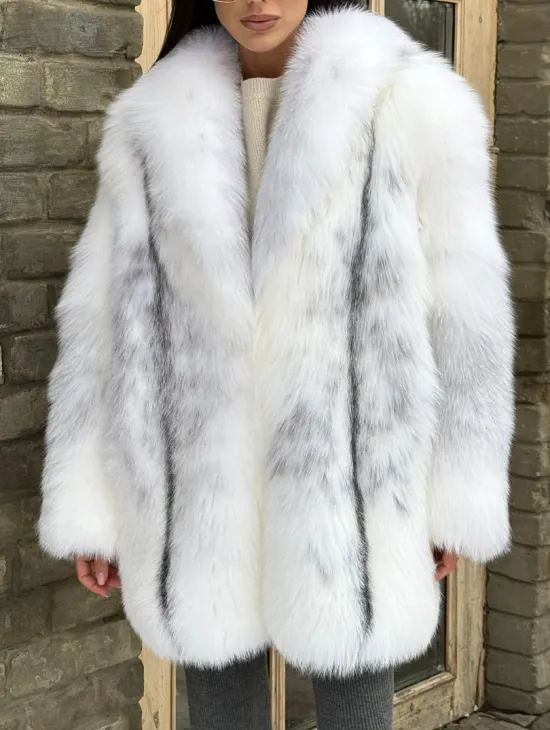 Шуба из меха белой крестовой лисы с воротником шаль, цельные пластины - фото 3