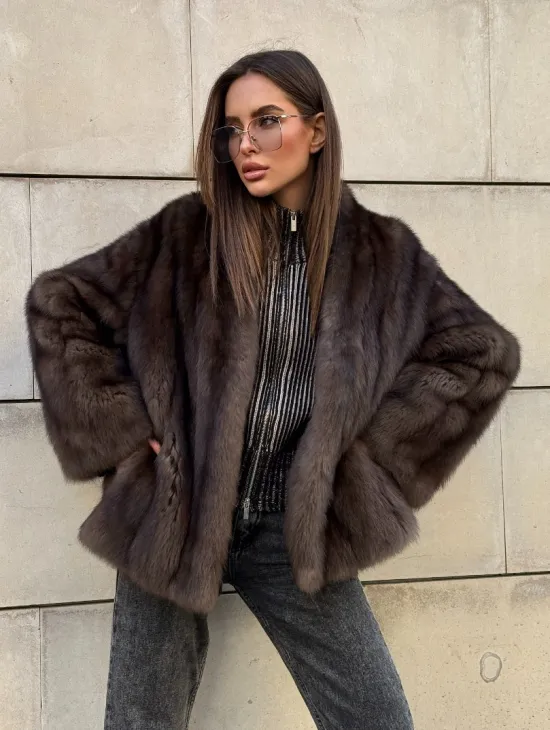 Стильный жакет - полушубок из куницы с V-образным воротником - фото 8