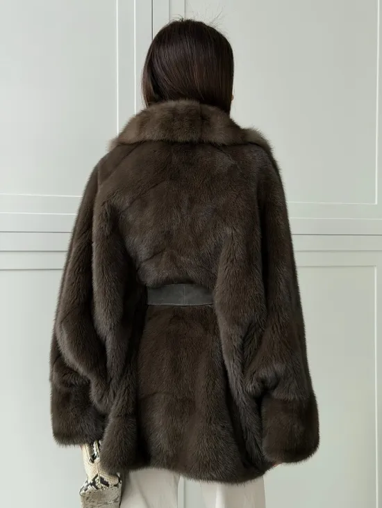 Шуба норковая летучая мышь с воротником из куницы - цвет хаки - фото 7