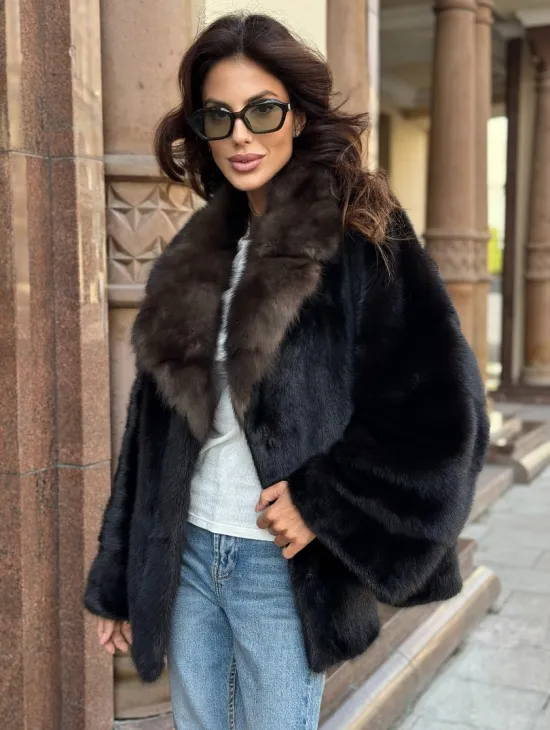 Короткая норковая шуба махагон с воротником из куницы - фото 1