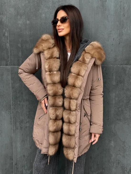 Женский пуховик с мехом куницы - фото 0
