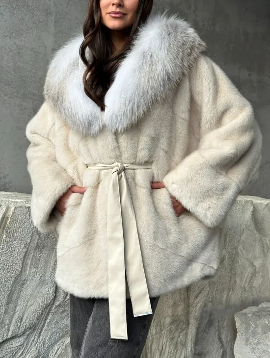 Светлая норковая шуба - летучка с капюшоном - фото 1