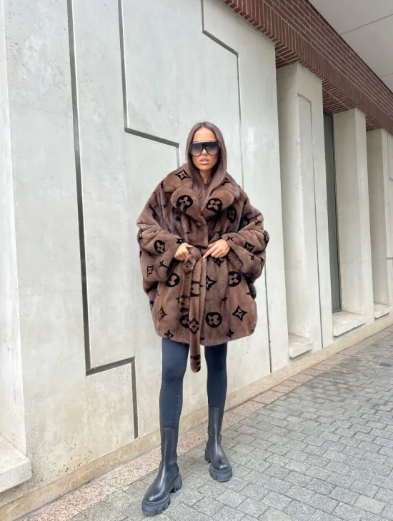 Норковое пончо из меха аукционной норки Velvet в цвете соболь - фото 4