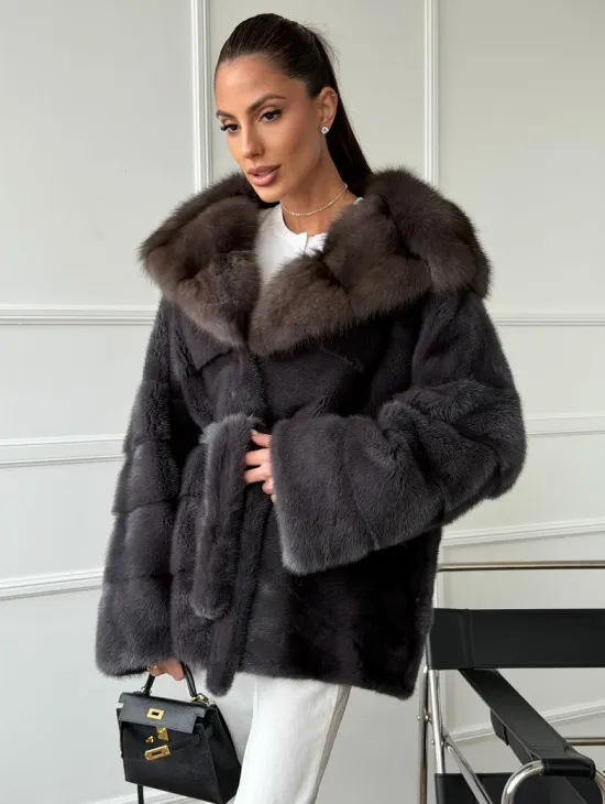 Графитовая шуба с капюшоном из куницы - фото 5