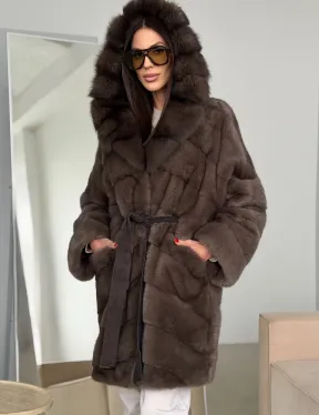 Шуба норковая с капюшоном из куницы - фото 7