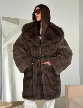 Шуба норковая с капюшоном из куницы - фото 16