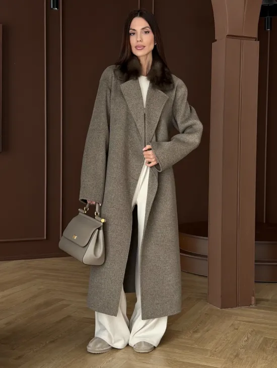 Пальто с воротником из соболя - фото 0