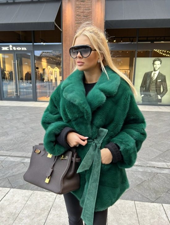 Короткая шуба из меха норки Velvet в изумрудном цвете - фото 0