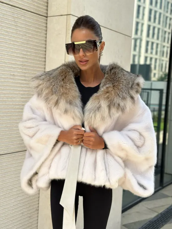 Белое норковое манто с капюшоном из меха рыси - фото 2