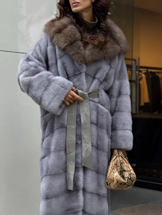 Голубая норковая шуба с капюшоном из меха куницы - фото 2