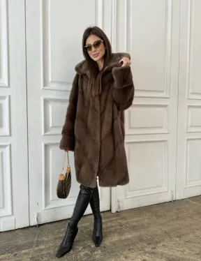 Шуба из меха норки с капюшоном в цвете орех - фото 7