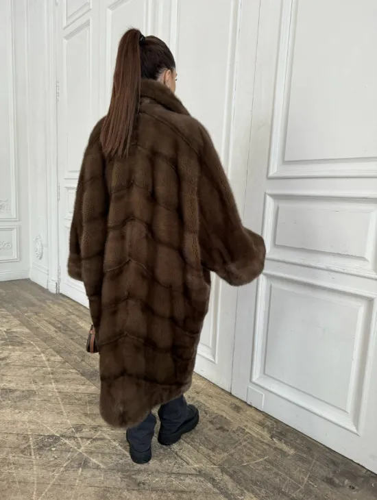 Шуба свободного силуэта из меха норки, английский воротник - цвет орех - фото 2